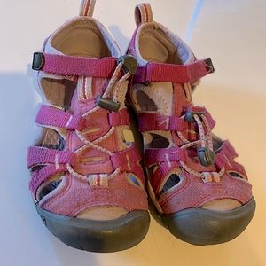 Size 13 girls Keen sandals